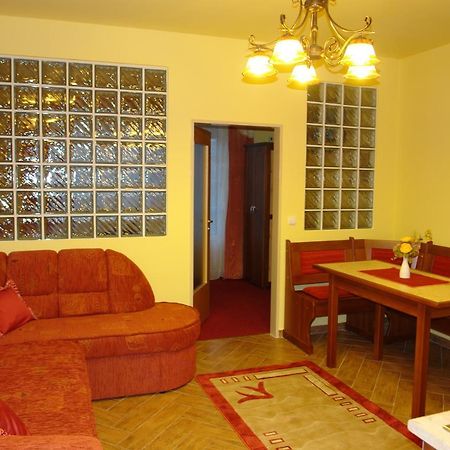 Holdlux Apartmanok Sarvar Exterior foto