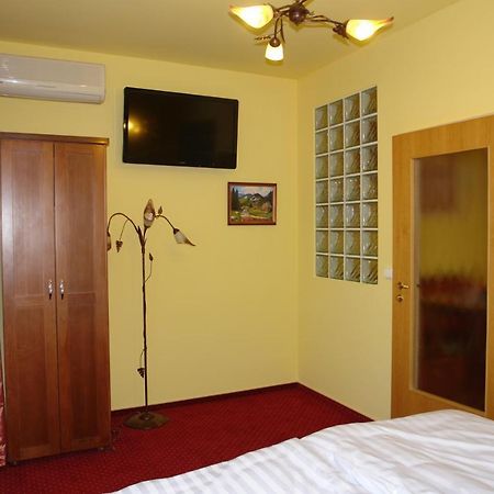 Holdlux Apartmanok Sarvar Exterior foto