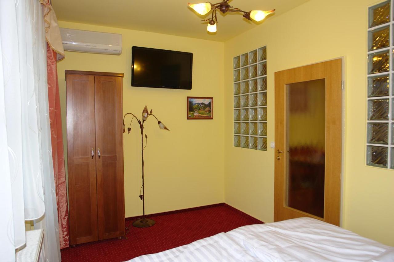 Holdlux Apartmanok Sarvar Exterior foto