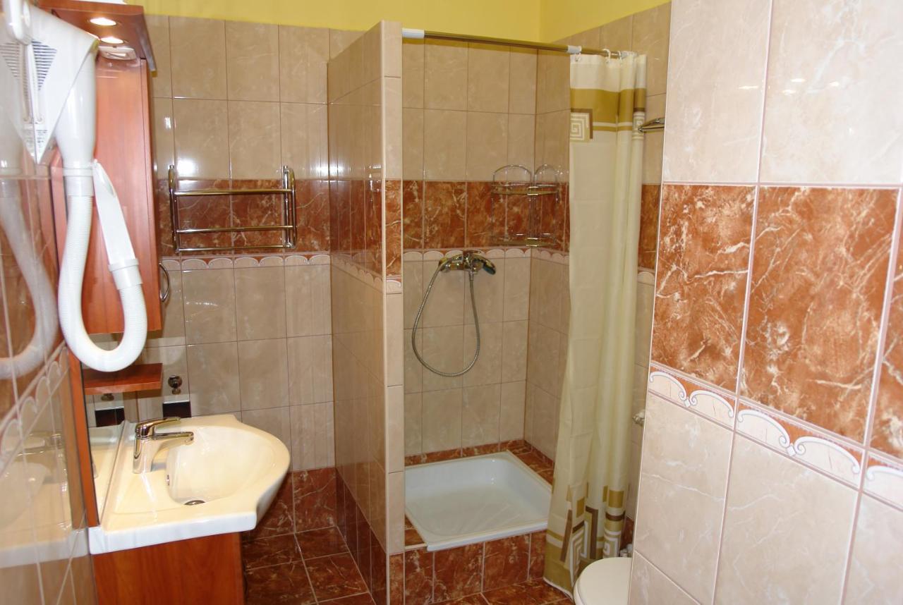 Holdlux Apartmanok Sarvar Exterior foto
