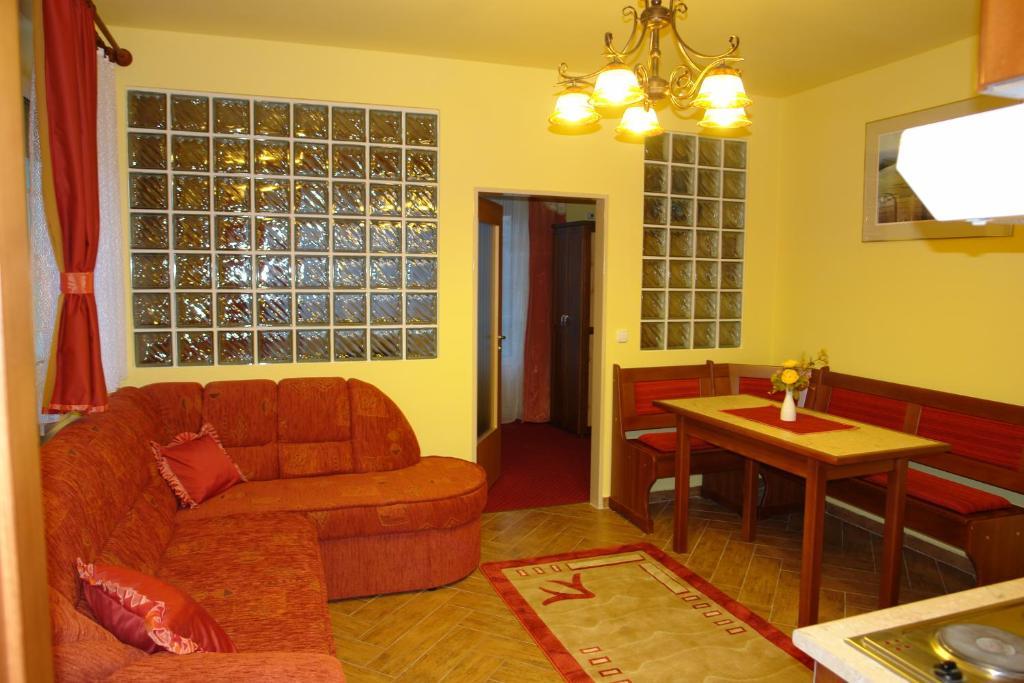 Holdlux Apartmanok Sarvar Exterior foto