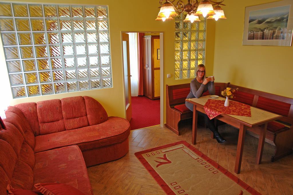 Holdlux Apartmanok Sarvar Exterior foto