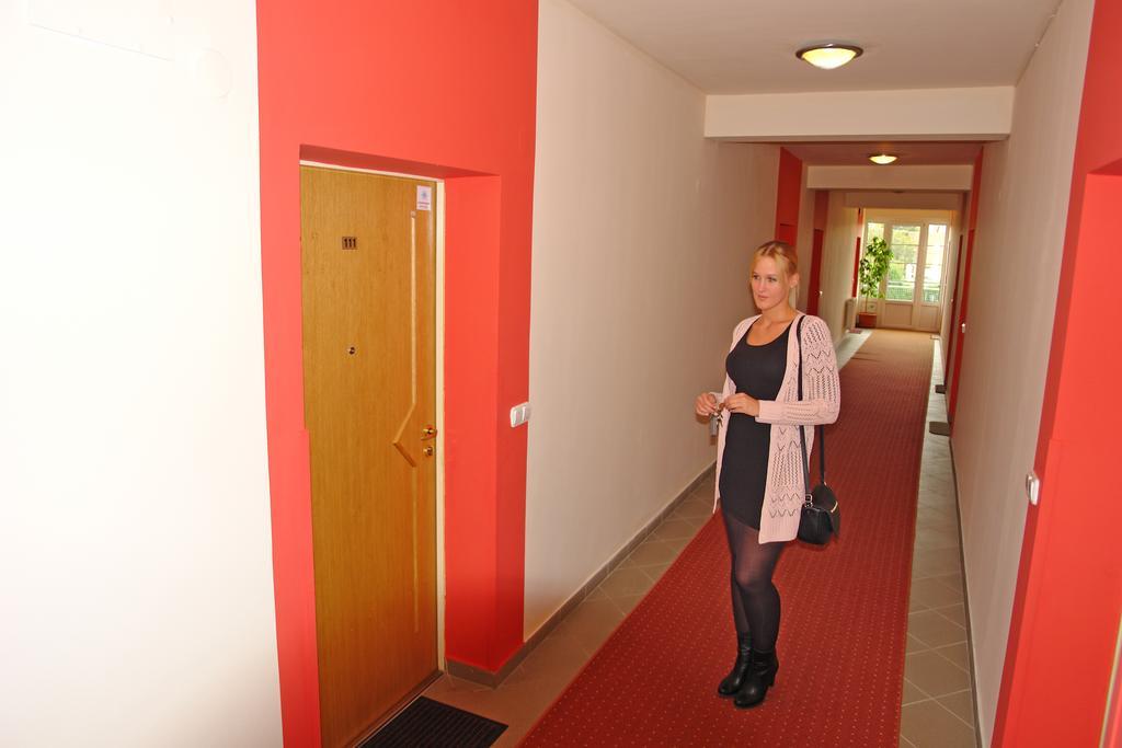 Holdlux Apartmanok Sarvar Exterior foto