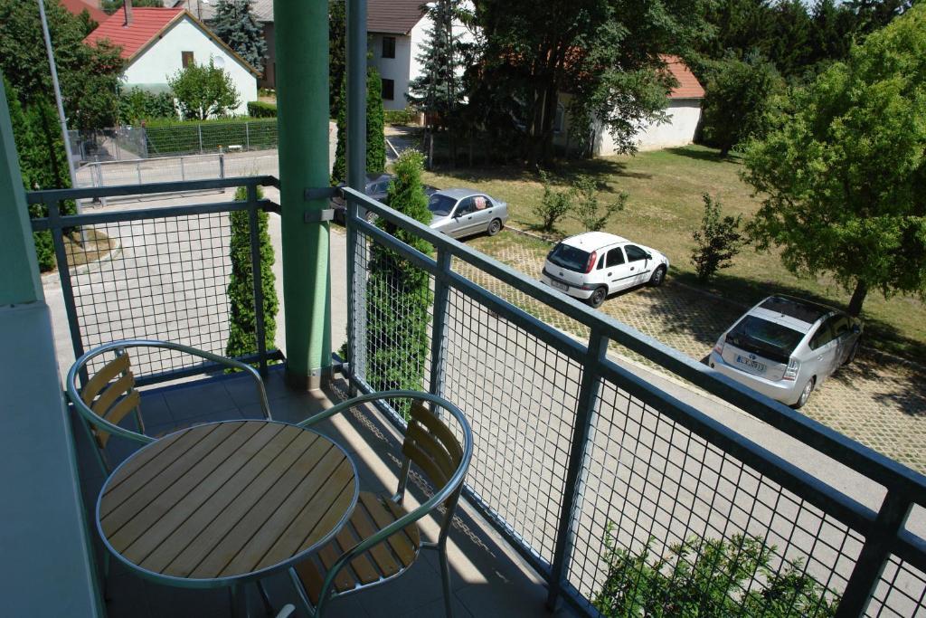 Holdlux Apartmanok Sarvar Quarto foto