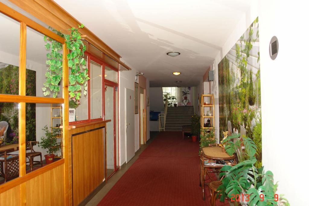 Holdlux Apartmanok Sarvar Exterior foto